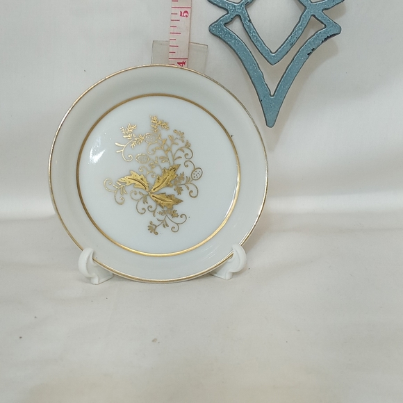 VINTAGE miniature saucer collection of 5 saucers. - Picture 3 of 11